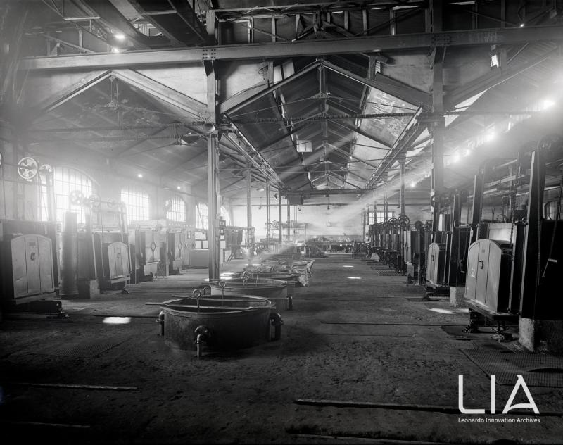 Interno dello stabilimento della Breda Meccanica Bresciana, Reparto trattamenti termici; anni Trenta