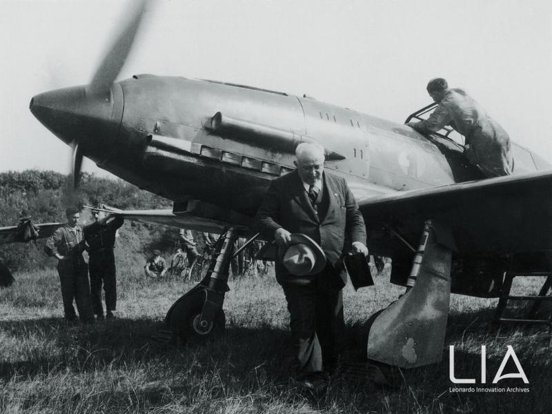L’ing. Castoldi con un MC.202, 1940