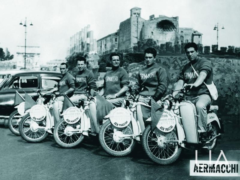 Le moto Aermacchi 125 Ghibli partecipano al 38° Giro d’Italia come 6° staffetta, 1955