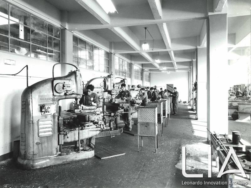 OTO - Reparto con allievi operai al lavoro