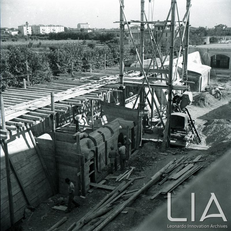 BMB - Operai al lavoro per la costruzione del bunker di stabilimento