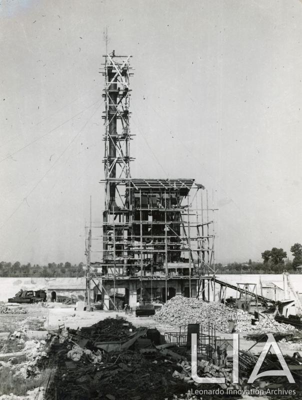 BMB - Edificio con ciminiera in ricostruzione