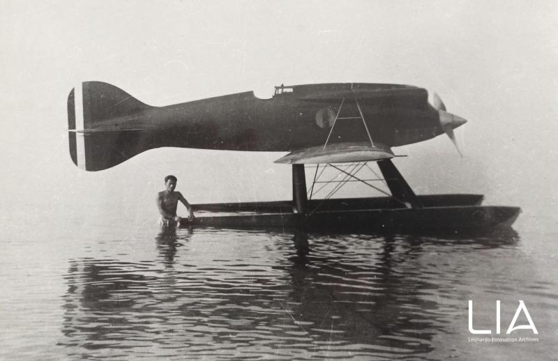 Idro M.52 sul lago di Varese.
