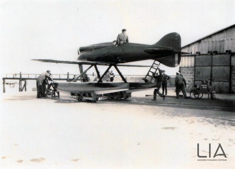 Idro M.52 probabilmente sul lago di Garda, a Desenzano