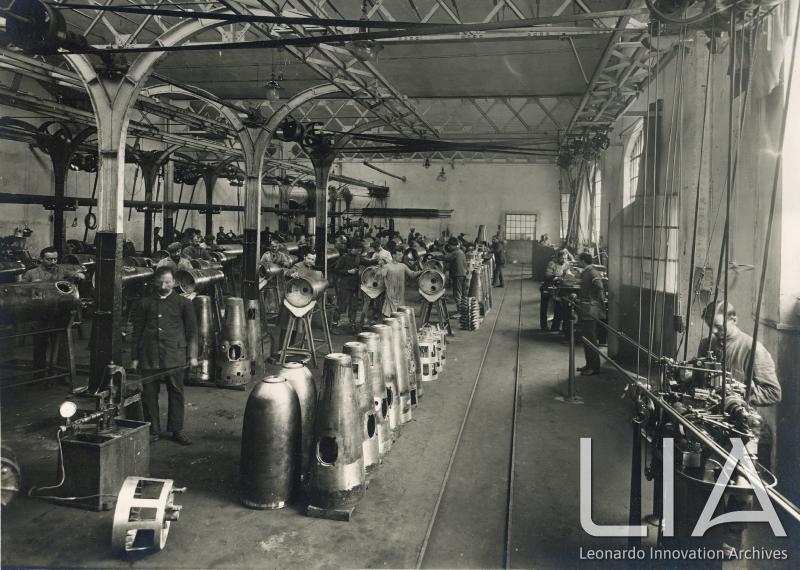 BMB - Sala di aggiustaggio del silurificio: lavorazione delle eliche, dei motori e delle crociere