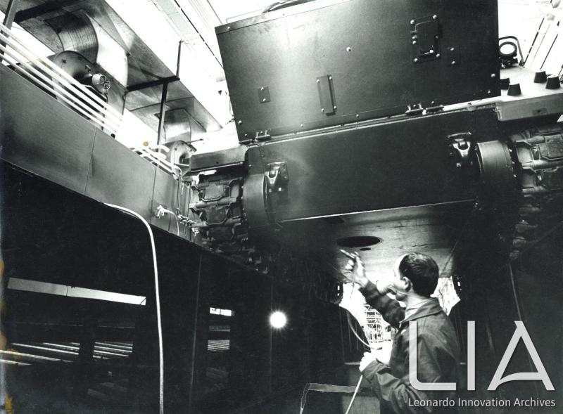 OTO - Pulitura ad aria compressa dei cingoli M113