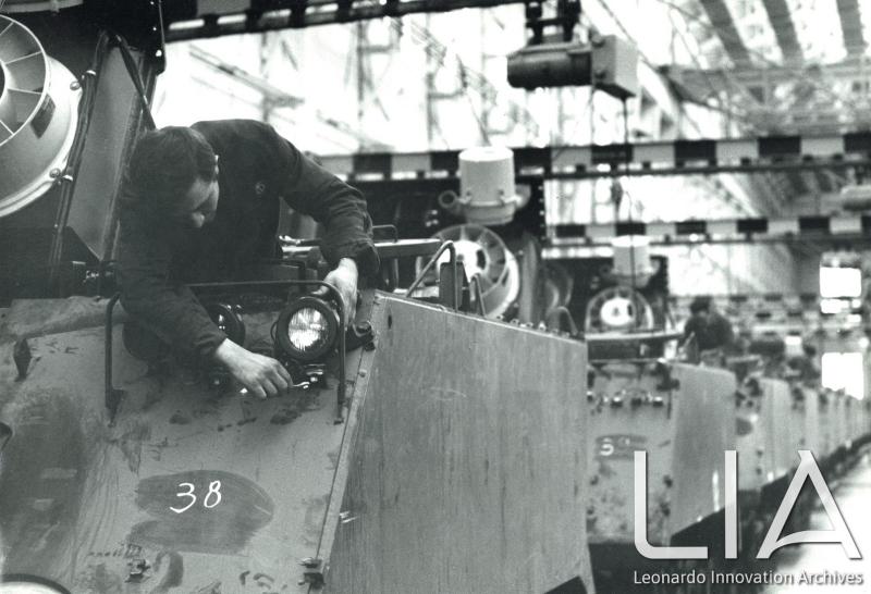 OTO - Montaggio fari su scafo M113