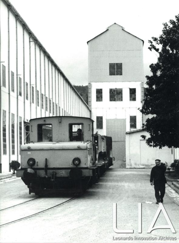 OTO - Motrice ferroviaria in uscita da reparto B