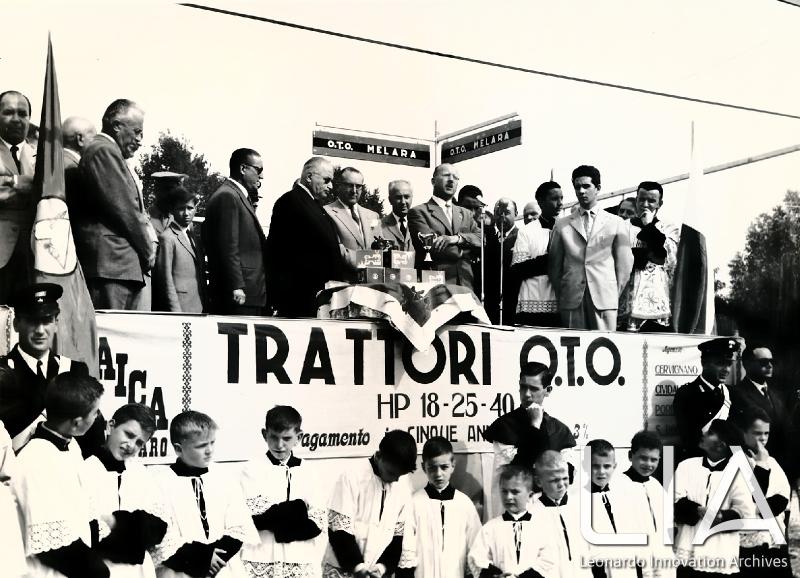 OTO - Il Presidente della OTO Melara mentre porta il saluto di tecnici e maestranze della Casa