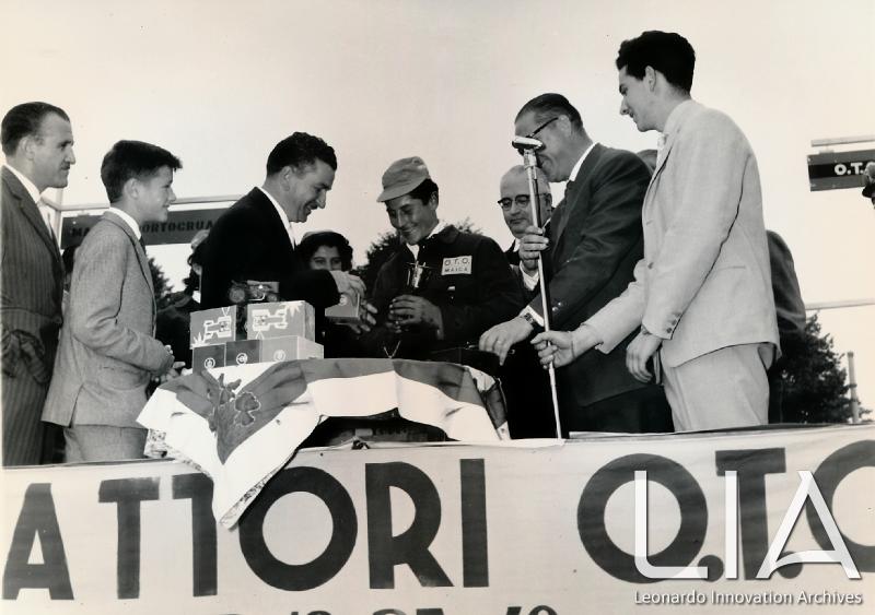 OTO - Il sindaco di Portogruaro premia il vincitore Ros Antonio