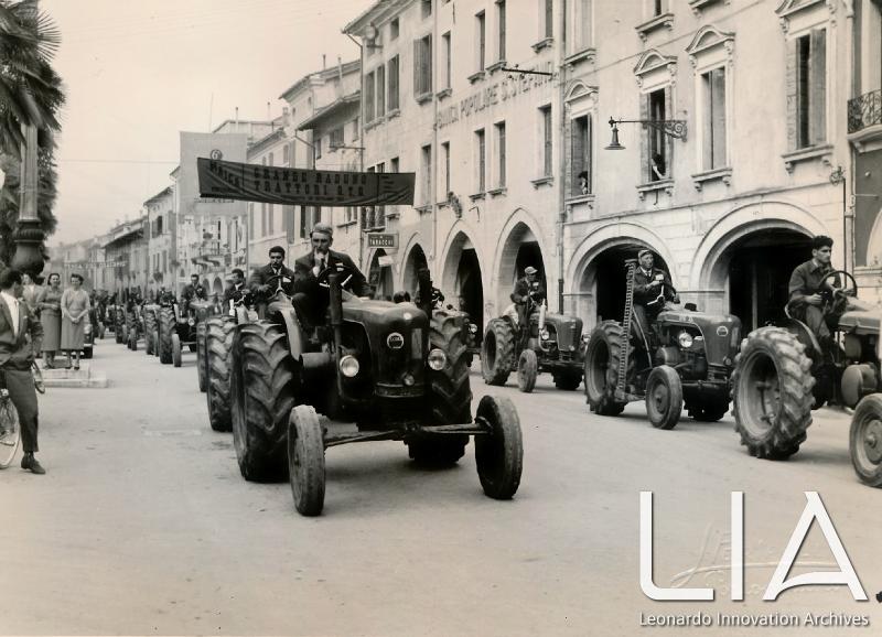 OTO - Trattori che sfilano per le vie di Portogruaro