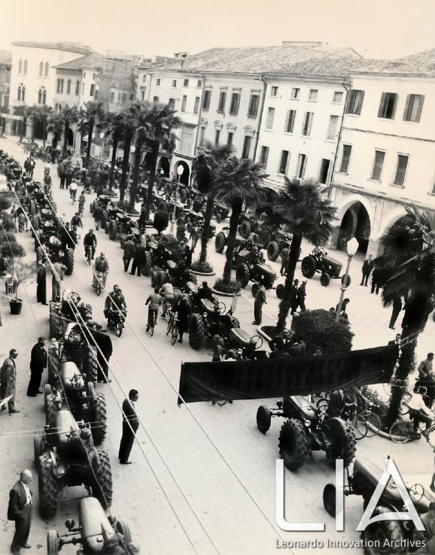 OTO - La sfilata in Corso Martiri della libertà (2)