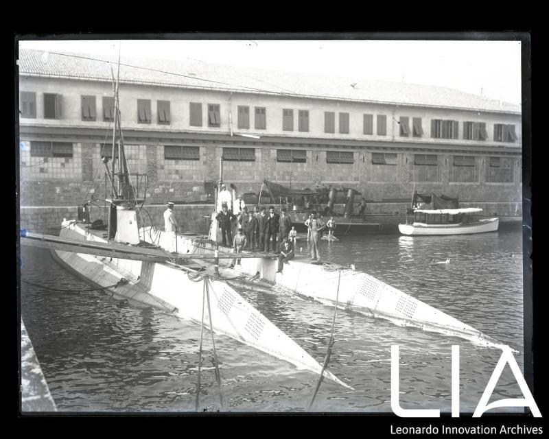 WASS - Marinai e maestranze a bordo di sommergibile fuori da Silurificio Whitehead di Fiume