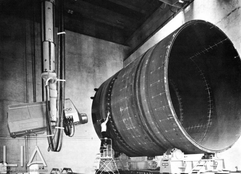 BREDA Termomeccanica - esame radiografico di una sezione  di un contenitore a pressione per reattore nucleare
