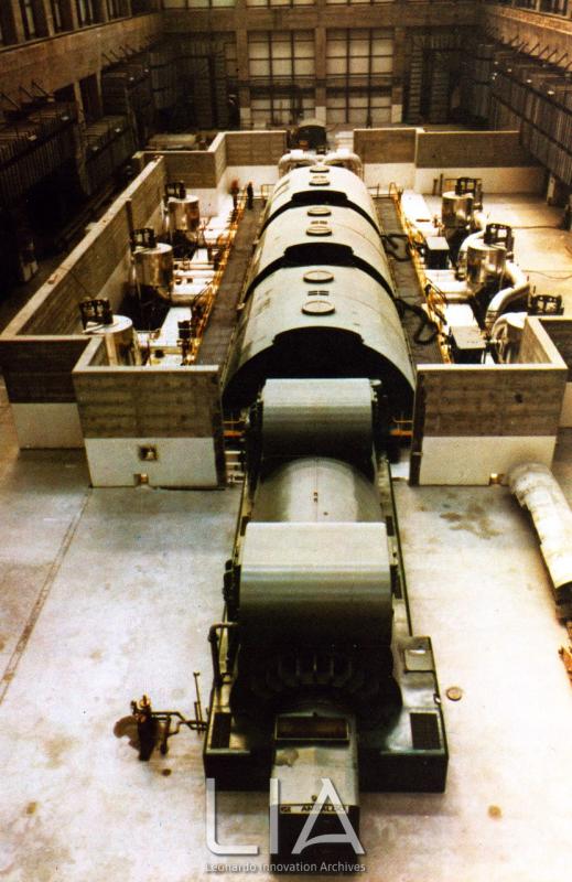 La sala macchine della centrale elettronucleare di Caorso con le sezioni della turbina realizzata dall'Ansaldo