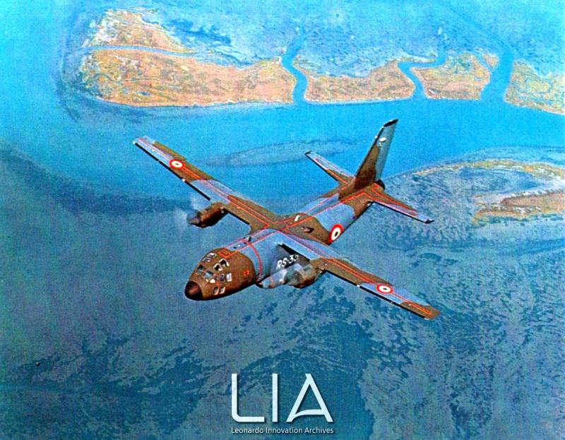 Aeritalia - il biturbina G 222 in volo