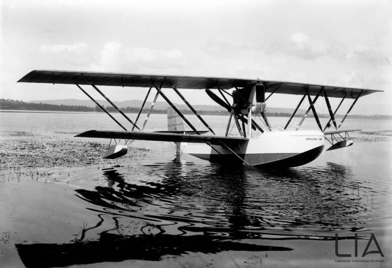 Idro - M.18 -  versione "scuola" sul lago di Varese