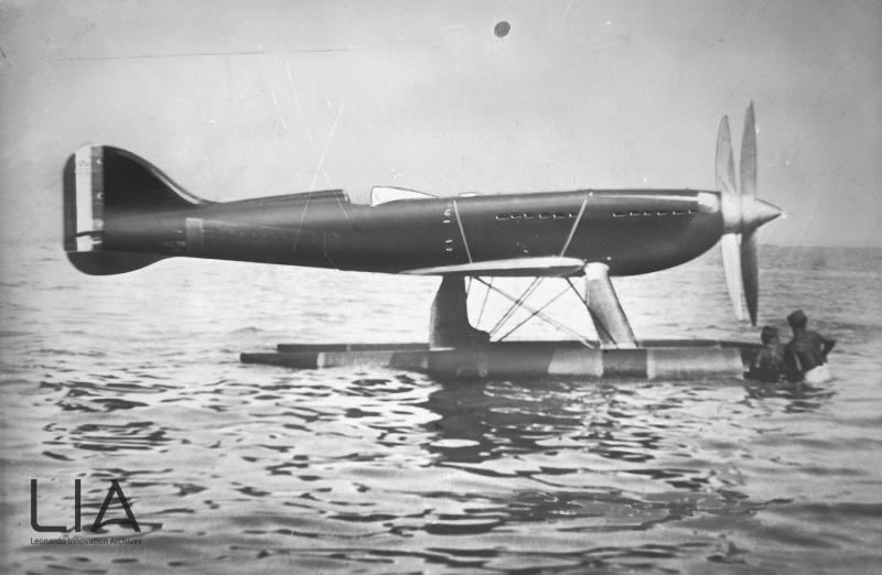 Idro MC.72 - vista laterale