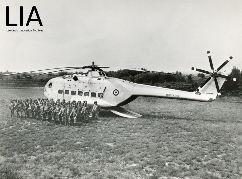 A101G - a terra per prove imbarco truppe esercito italiano