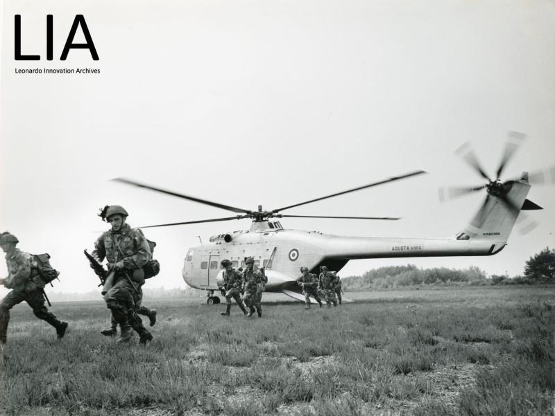 A101G - a terra  -  prove sbarco truppe esercito italiano