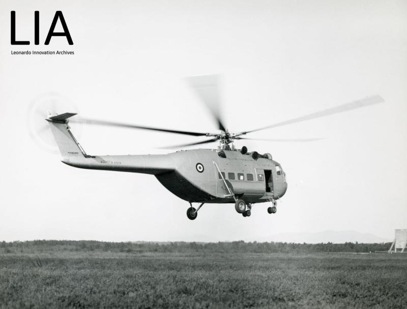 A101G - vista posteriore della versione quadriciclo in volo sullo stabilimento di Cascina Costa