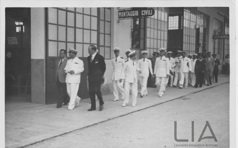 Sesto Calende , Ing. A. Marchetti e L. Capé con delegazione della Marina Militare Italiana,