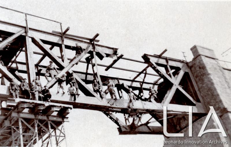 OTO - La I travata colpita da una bomba