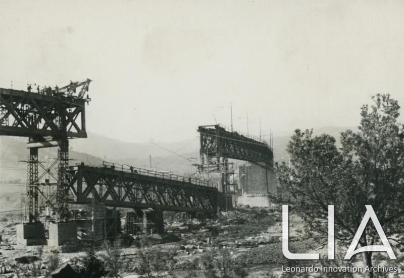OTO - Veduta del ponte ferroviario in riparazione