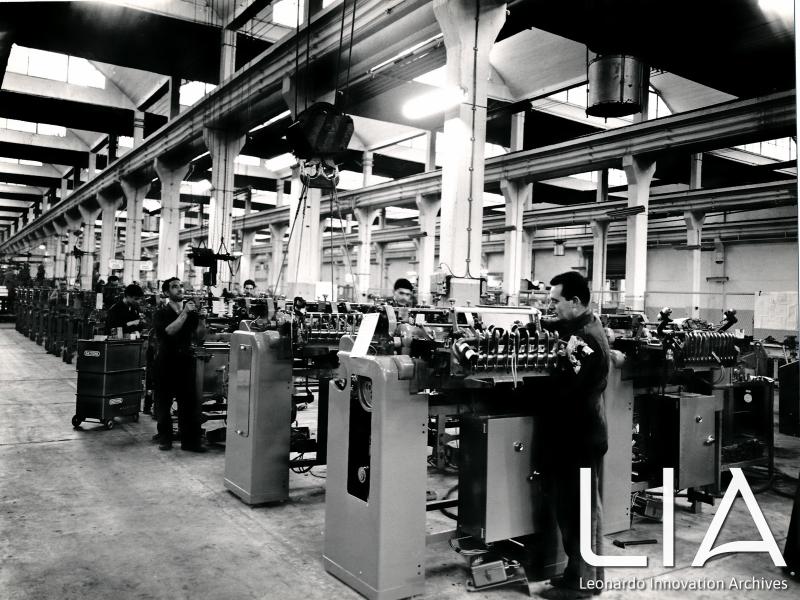 OTO - Operai al lavoro sui telai