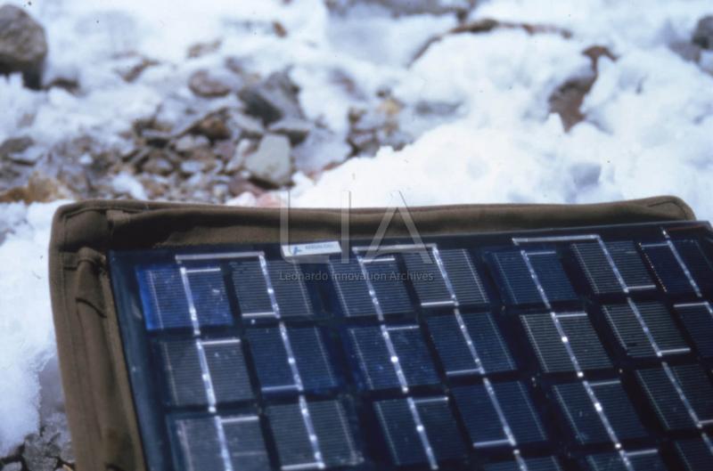 Dettaglio di un pannello fotovoltaico Ansaldo per la spedizione sul Gasherbrum II (Pakistan)