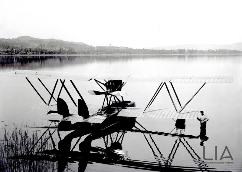 Nieuport Macchi - prototipo dell'M.12 sul lago di Varese - vista posteriore di tre quarti
