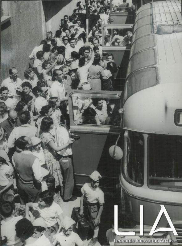 Corriera in preparazione per il viaggio