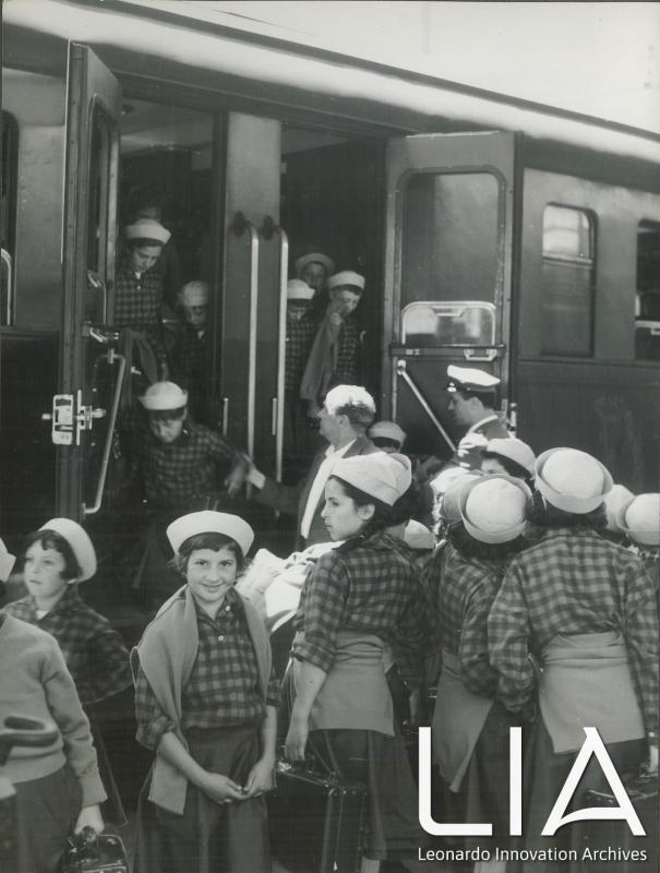 Bambini arrivati alla stazione di Pistoia
