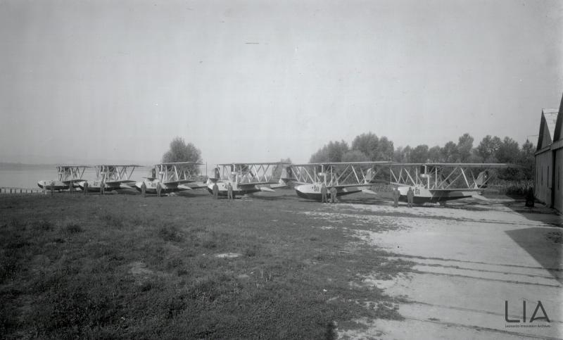 Nieuport Macchi - schieramento M.18 A.R. (ali ripiegabili) versione militare