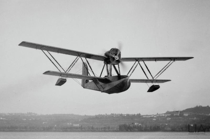 Nieuport Macchi - M.19  sul lago di Varese
