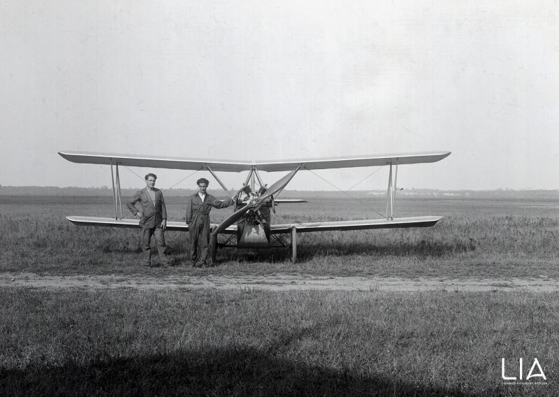 Nieuport Macchi - M.20 - vista frontale con maestranze