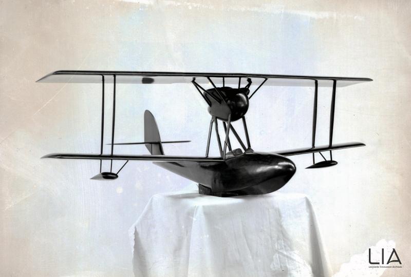 Aeronautica Macchi - modellino in legno dell'idrovolante M.26, vista  laterale