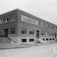 Esterno dello stabilimento nella sede della Breda Meccanica Bresciana di Via Lunga a Brescia, Palazzina ufficio studi e direzione; 1935 circa