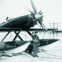 Il M.llo Francesco Agello sul’MC.72 conquista, con 709,202 Km/h, il record di velocità tuttora imbattuto per idrovolanti con propulsione a elica, 1936