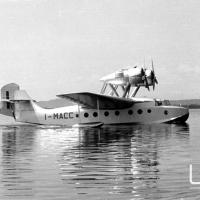 L’idrovolante MC.94 svolge le prove di collaudo sul lago di Varese, 1936