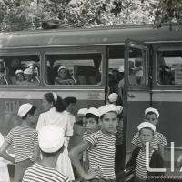OTO - Ragazzi in attesa di partire per le colonie