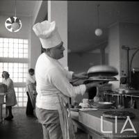 BMB - Cuoco alle prese con una frittata