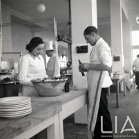 BMB - Addetti alla cucina della mensa al lavoro