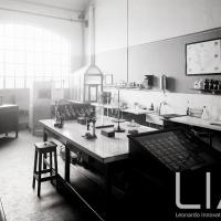 Interno dello stabilimento. Reparto laboratorio sperimentale