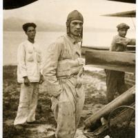 Arturo Ferrarin accanto a Idrocorsa M.52 a Schiranna.