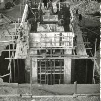 BMB - Cantiere di ricostruzione con bunker antiaereo sullo sfondo