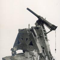BMB - Cannone antiaereo montato su affusto girevole (2)