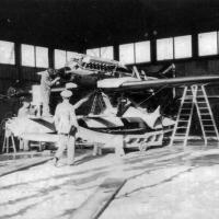 Operazioni di messa a punto su un Idro M.67 a Calshot (Inghilterra).