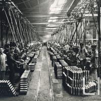 BMB - Vedute interne della torneria e lavorazione delle granate da 105 mm