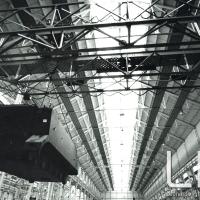 OTO - Reparto costruzione M113 con scafo sollevato